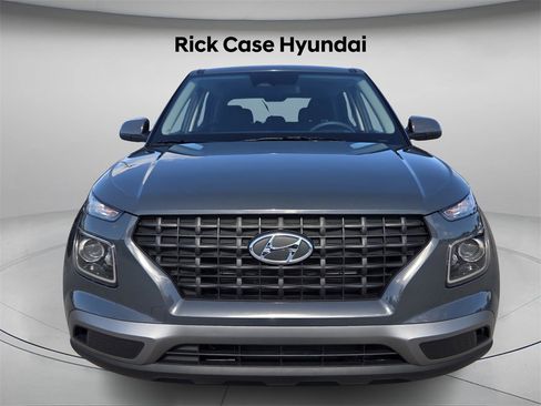 Certified 2025 Hyundai Venue SE image 5