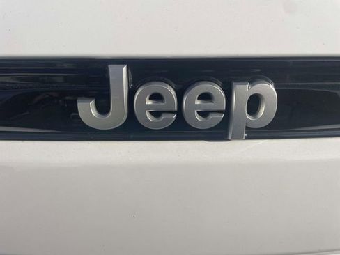 Used 2025 Jeep Grand Cherokee Summit image 9