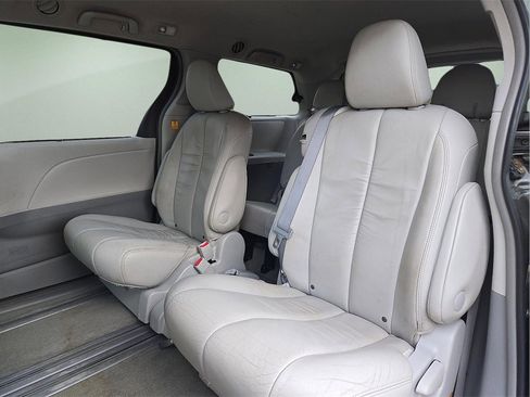 Used 2012 Toyota Sienna XLE image 12