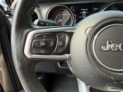 Used 2019 Jeep Wrangler Unlimited Rubicon w/ Dual Top Group AWD/4WD image 17