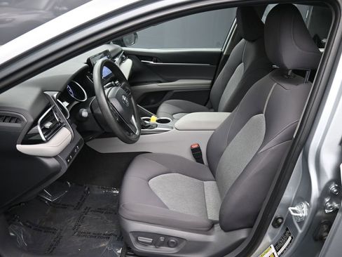 Used 2021 Toyota Camry LE image 18