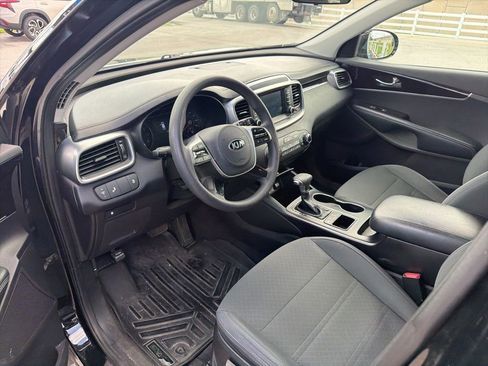 Used 2019 Kia Sorento FWD image 10