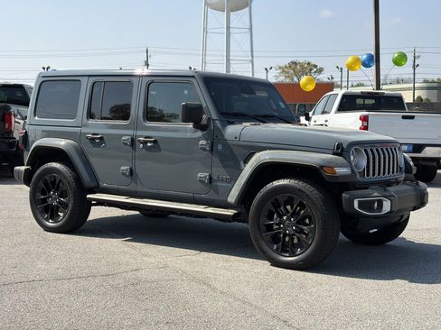 Used 2025 Jeep Wrangler Sahara w/ Safety Group image 26