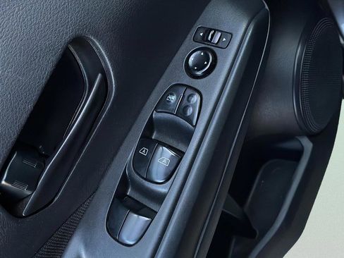 Used 2022 Nissan Kicks S FWD image 9