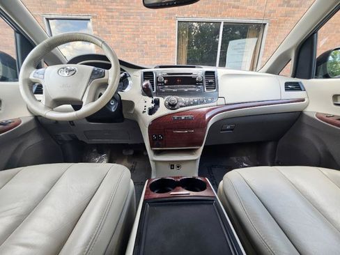 Used 2014 Toyota Sienna XLE FWD image 43