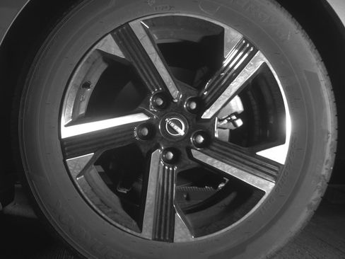 Used 2025 Nissan Sentra SV FWD image 14