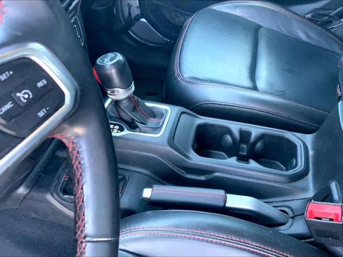 Used 2018 Jeep Wrangler Unlimited Rubicon AWD/4WD image 17