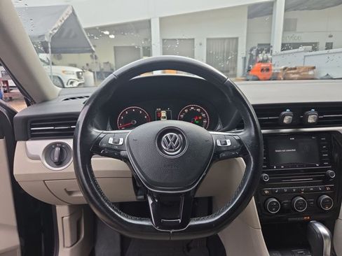 Used 2020 Volkswagen Passat 2.0T SE FWD image 13