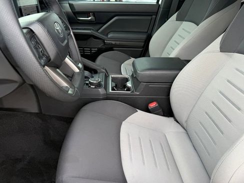 Used 2025 Toyota Tacoma TRD Sport AWD/4WD image 9