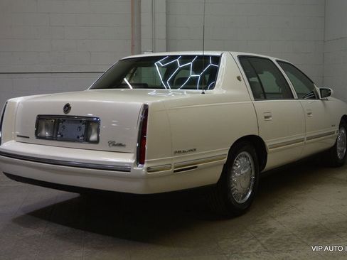 Used 1997 Cadillac De Ville D'Elegance w/ Safety/Security Pkg FWD image 4