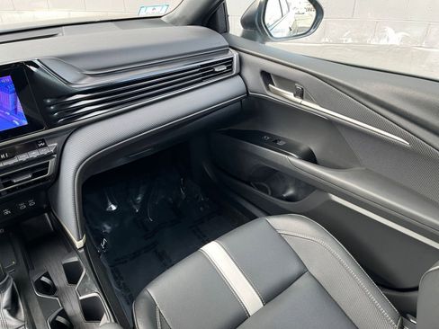 Used 2025 Toyota Camry SE image 31