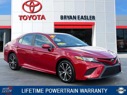 Used 2020 Toyota Camry SE image 1