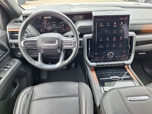 Used 2025 GMC Yukon XL Denali image 9