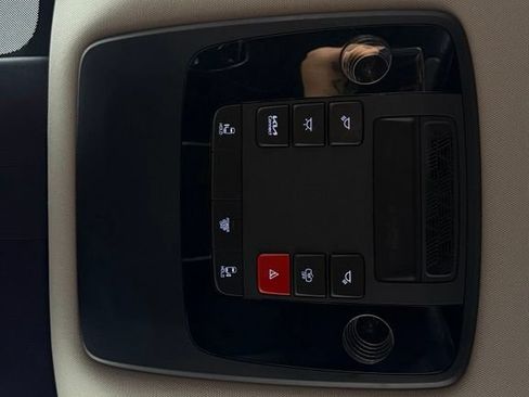 Used 2025 Kia Carnival FWD image 25
