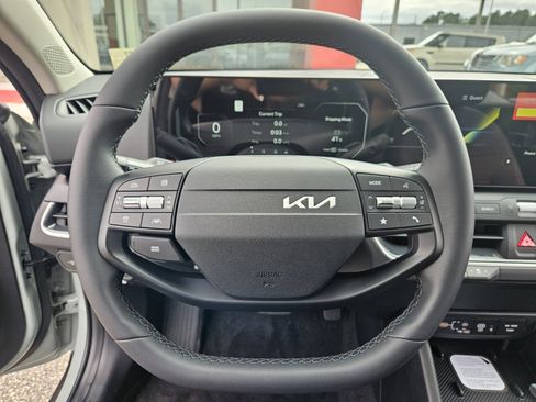 New 2025 Kia K4 EX image 14