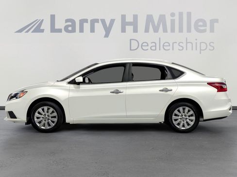 Used 2018 Nissan Sentra S image 3