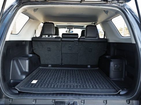 Used 2018 Toyota 4Runner SR5 Premium image 31