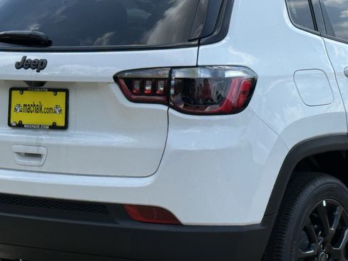 New 2025 Jeep Compass Latitude w/ Sun & Sound Group image 10