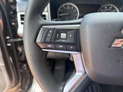 Used 2024 Mitsubishi Outlander ES FWD image 18