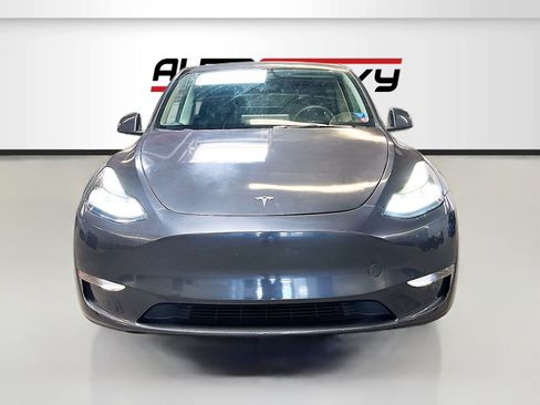 Used 2024 Tesla Model Y Long Range AWD/4WD image 2