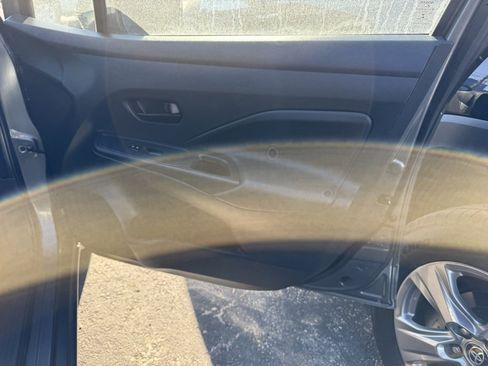 Used 2021 Nissan Versa S image 40