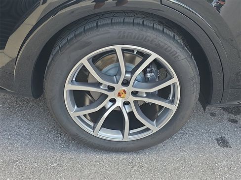 Used 2025 Porsche Cayenne image 14