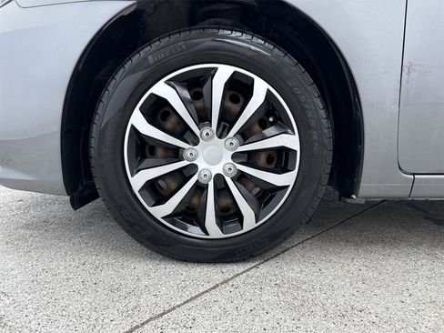 Used 2017 Nissan Sentra S image 40