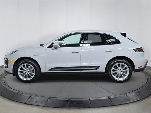 Used 2025 Porsche Macan image 2