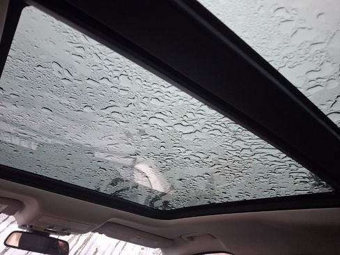 Used 2018 Jaguar F-PACE Premium image 11