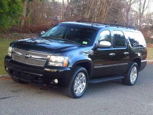 Used 2010 Chevrolet Suburban LTZ image 25