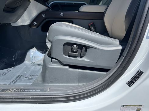 Used 2024 Land Rover Defender 110 X-Dynamic SE image 22