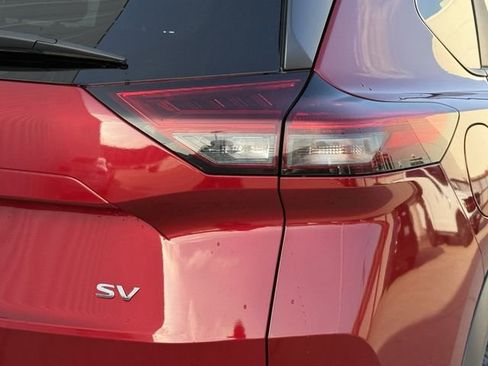 Used 2023 Nissan Rogue SV image 6