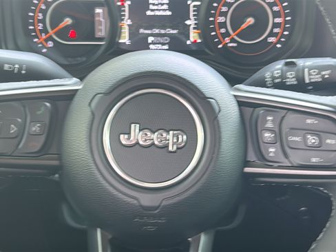 Used 2025 Jeep Wrangler Unlimited Rubicon w/ Convenience Group AWD/4WD image 23