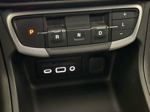 Used 2024 GMC Terrain SLT image 20