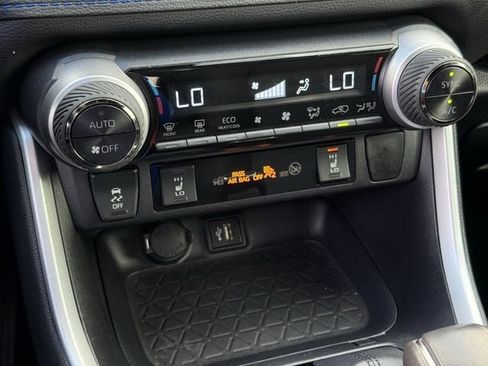 Used 2025 Toyota RAV4 XSE AWD/4WD image 18