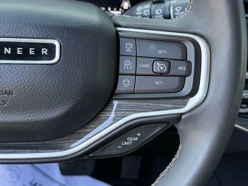 Used 2022 Jeep Wagoneer Series II AWD/4WD image 11