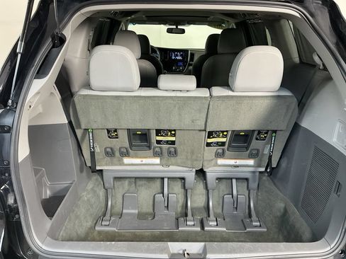 Used 2017 Toyota Sienna XLE AWD/4WD image 15