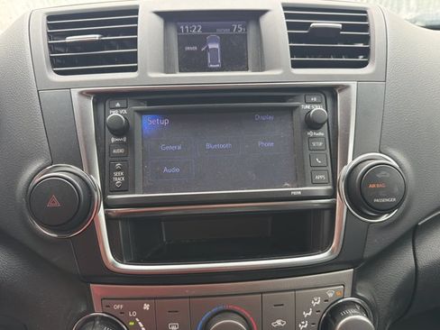 Used 2013 Toyota Highlander SE AWD/4WD image 16