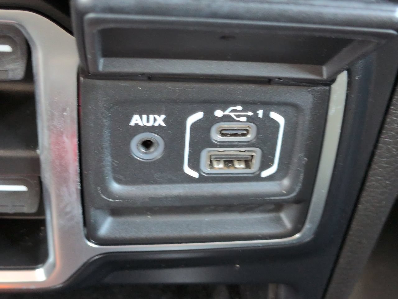 Used 2024 Jeep Wrangler High Altitude AWD/4WD image 24
