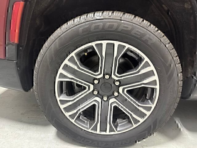 Used 2022 Jeep Wagoneer Series III AWD/4WD image 6