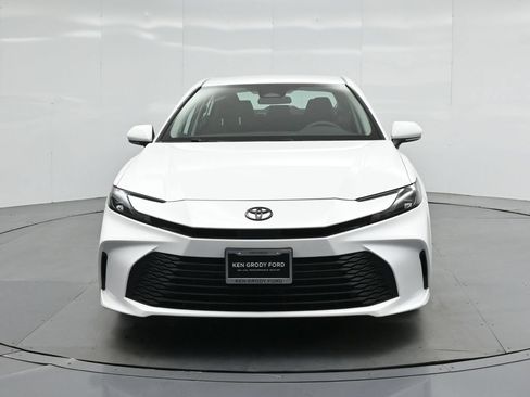 Used 2025 Toyota Camry LE FWD image 19