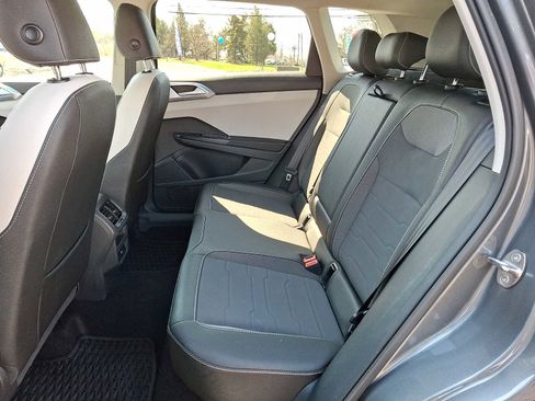 Used 2025 Volkswagen Taos SE image 8