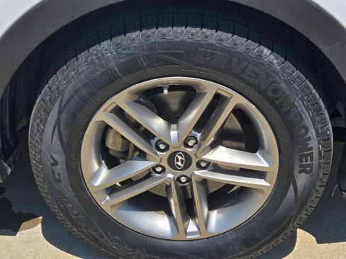 Used 2017 Hyundai Santa Fe Sport FWD image 7