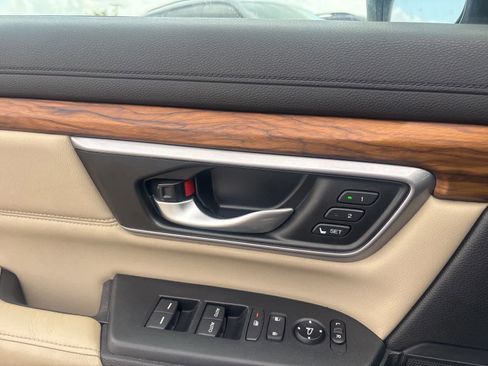 Used 2017 Honda CR-V Touring image 7