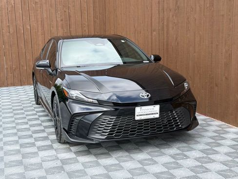 Used 2025 Toyota Camry SE w/ Multimedia Upgrade Package image 12