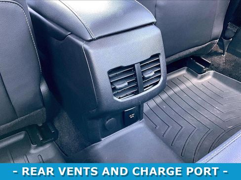 Used 2018 Ford Fusion Titanium FWD image 10