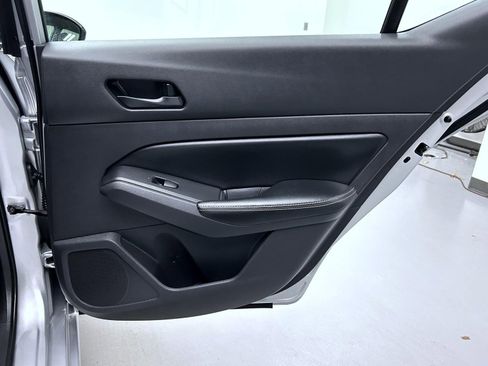 Used 2024 Nissan Altima 2.5 SV image 17