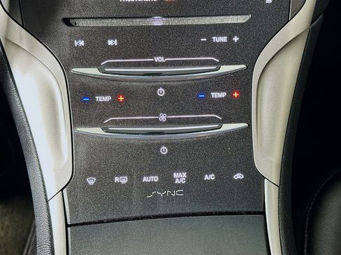 Used 2016 Lincoln MKZ FWD image 23