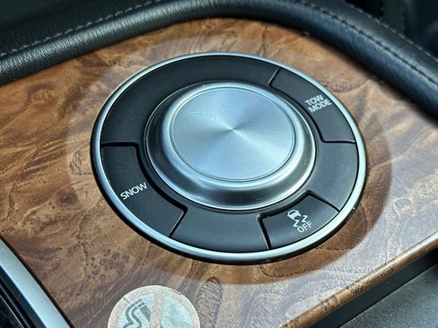 Used 2023 Nissan Armada SL w/ Captain's Chairs Package image 34