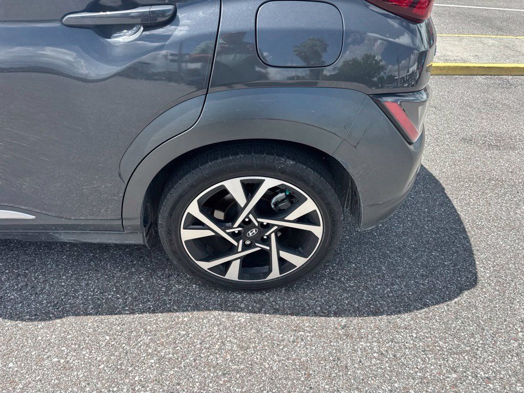Used 2023 Hyundai Kona Limited w/ Cargo Package FWD image 9